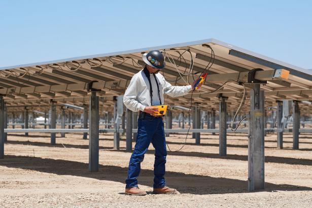 Fluke SMFT-1000/KIT Multifunction Pv Analyzer,Clamp,IR radiance Meter w/Probe, Kit