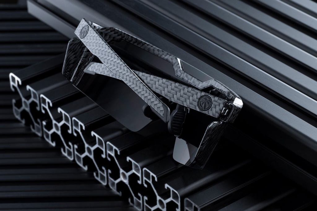 carbon_fiber_02.jpg